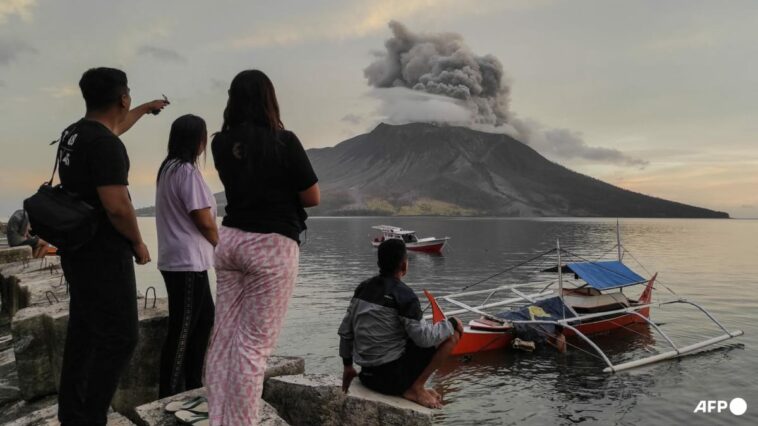 No hay víctimas en una de las mayores erupciones volcánicas de Indonesia en 50 años.  ¿Qué lecciones ofrece en materia de preparación para desastres?