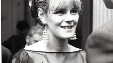 La debutante Camilla Shand en su fiesta de presentación del armario en 1965