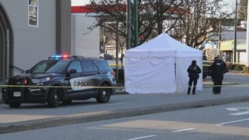 Una mujer encontrada tirada en una carretera de Vancouver muere poco después: policía