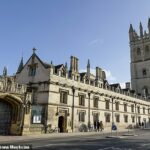 El Magdalen College de la Universidad de Oxford ha sido criticado por cancelar una celebración tradicional del Día de San Jorge y sustituirla por un banquete especial para el Eid, por segunda vez.