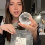 Lizzie Dushaj, una joven influencer, decidió comprar una bolsa de 30 dólares de hielo especial para cócteles en una tienda de comestibles de lujo para probar si realmente funciona.