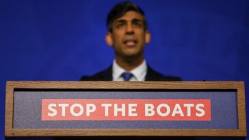 British Prime Minister Rishi Sunak at a press conference on Monday, speaking on  the treaty with Rwanda to transfer migrants. (Toby Melville / POOL / AFP)