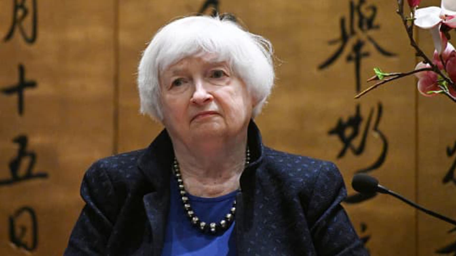 Yellen dice que no descartará posibles aranceles a las exportaciones verdes de China
