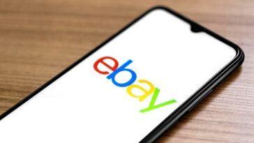 eBay ahora ha eliminado las tarifas de compra y venta de toda la ropa de segunda mano, a excepción de zapatillas, relojes, bolsos y joyas.