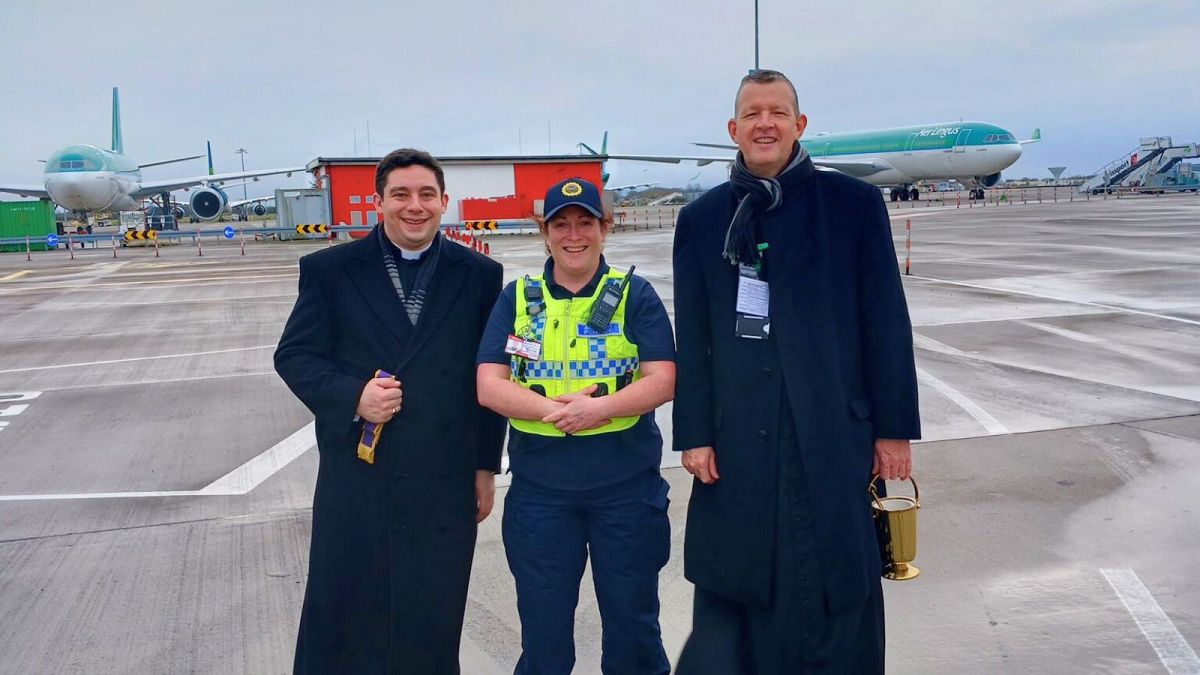 ¿Por qué el aeropuerto de Dublín está poniendo fin a la práctica de que los sacerdotes bendigan los aviones?
