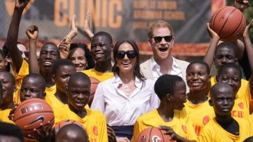 El príncipe Harry y Meghan en la clínica Dream Big Basketball en Lagos, Nigeria, el domingo pasado