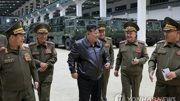 (LEAD) N. Korean leader inspects new tactical missile system