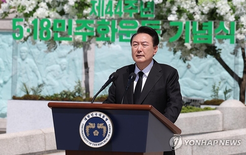 (LEAD) Yoon vows to advance freedom, welfare to uphold spirit of 1980 pro-democracy uprising
