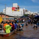 Al menos 100 muertos en medio de catastróficas inundaciones en el sur de Brasil