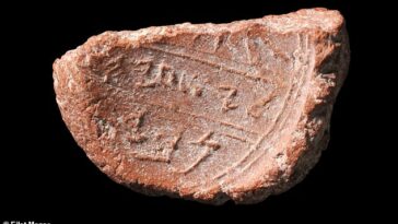 Un sello de arcilla desenterrado en Jerusalén que data del siglo VIII a.C. puede llevar la firma del profeta Isaías, según la autora Eilat Mazar