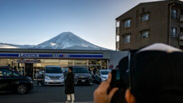 Comentario: El furor del exceso de turismo en el Monte Fuji pone a prueba los límites de la hospitalidad de Japón