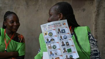 Scrutineers hold ballots during the counting of the vote for Chad's presidential electio,n at a polling station in N'Djamena on 6 May 2024. (Issouf SANOGO / AFP)