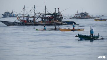 Convoy civil filipino navega hacia un arrecife en disputa