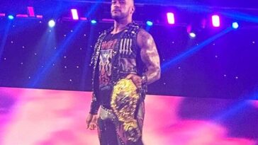 Damian Priest adorna el ring después del 17/5 WWE SmackDown