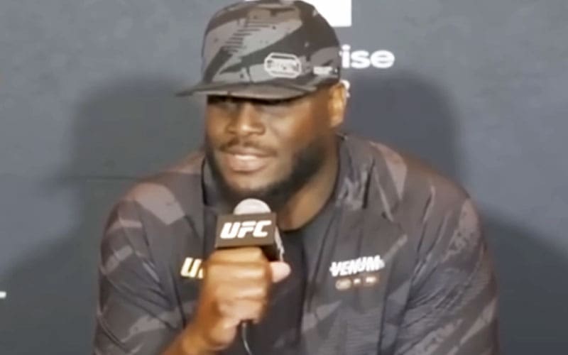 Derrick Lewis de UFC en conversaciones con WWE para un posible cruce
