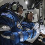 Dos astronautas veteranos, Suni Williams (izquierda) y Butch Wilmore (derecha), despegarán hacia la ISS el lunes por la noche a bordo del Starliner de Boeing.