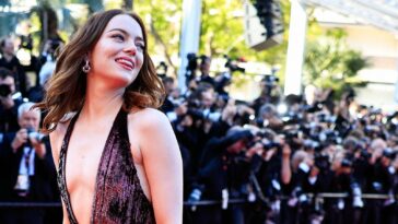 Emma Stone baila en la alfombra roja de Cannes y hace muecas mientras su Kinds of Kindness recibe una gran ovación