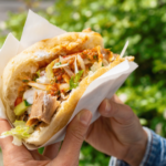Fiebre Spargeldöner: un restaurante berlinés presenta los kebabs Döner con espárragos