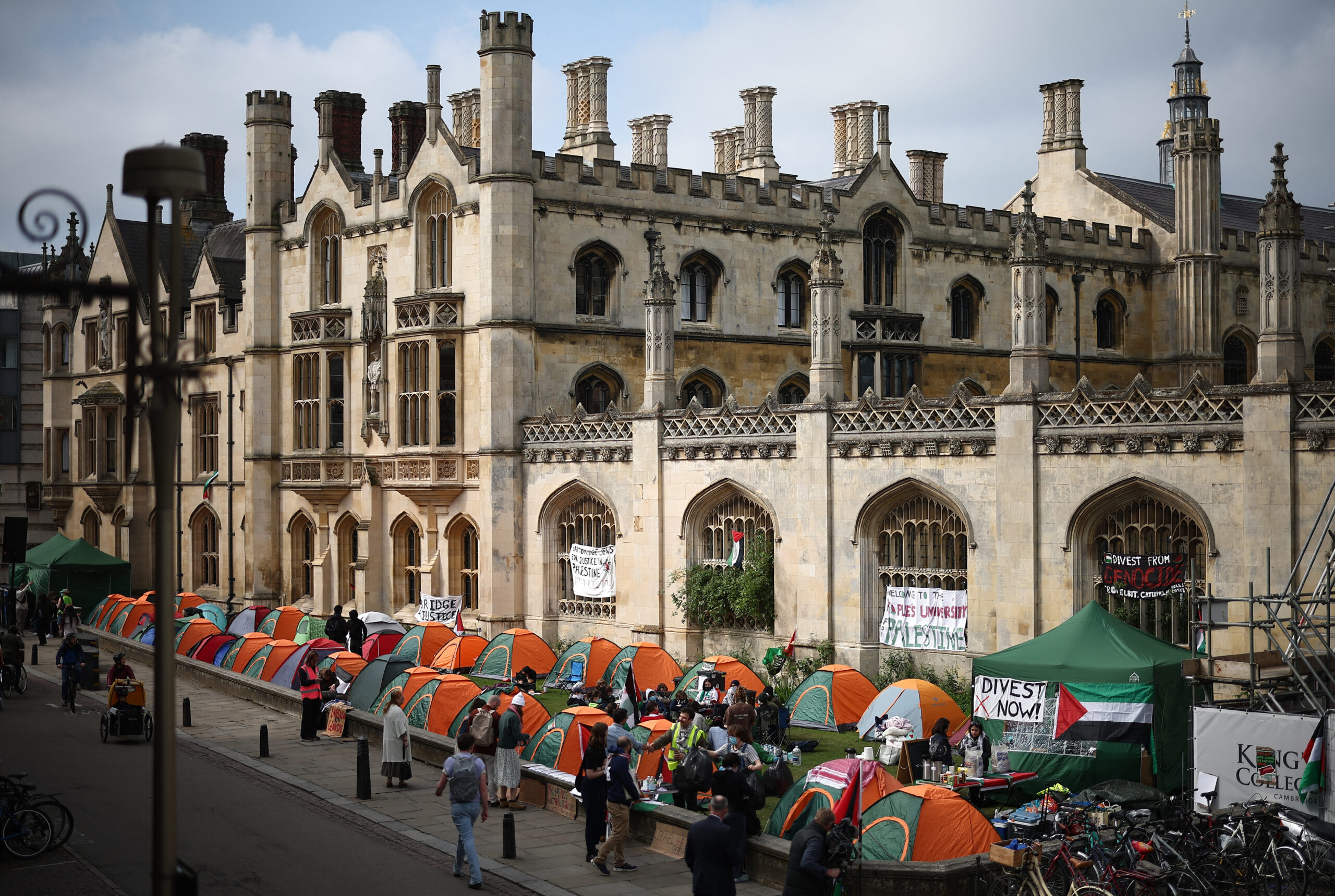 La Universidad de Cambridge negociará la desinversión de Israel con los estudiantes que protestan
