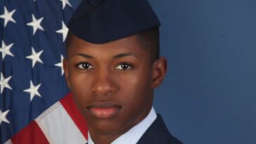 La familia del aviador de la Fuerza Aérea de EE. UU. baleado por la policía afirma que el agente se equivocó de casa