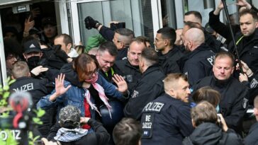 La policía disuelve protestas pro Palestina en los campus de Berlín y Ámsterdam