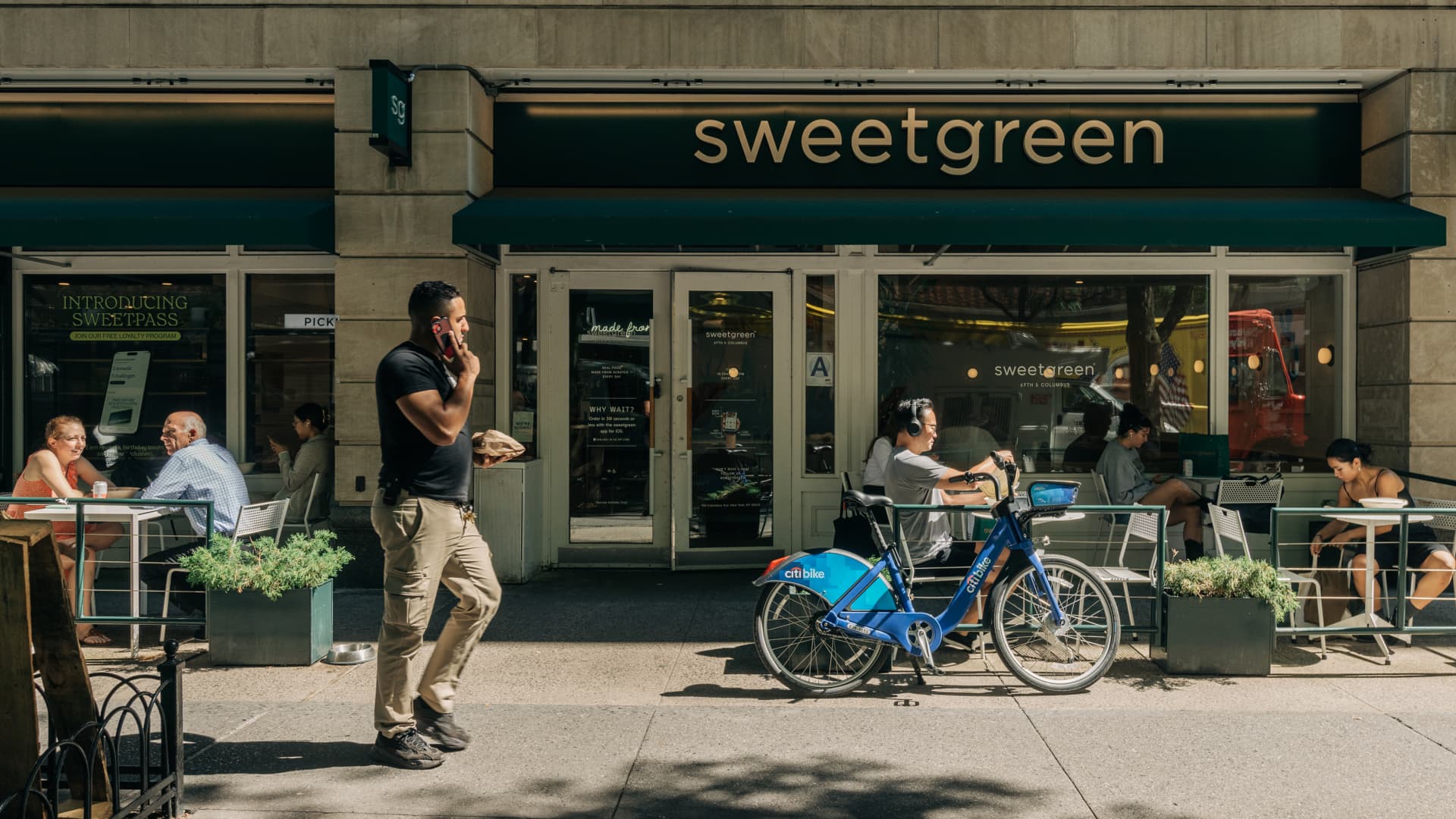 Las acciones de Sweetgreen se disparan un 35% después de que la empresa superara las expectativas de ingresos
