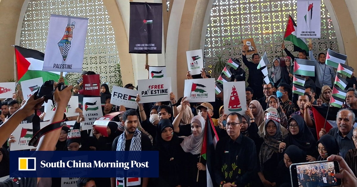 Las protestas globales contra Israel inspiran manifestaciones en cientos de campus universitarios de Indonesia
