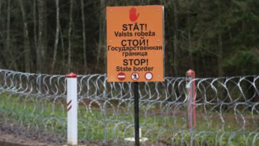Letonia comienza a cavar una zanja antitanque cerca de la frontera con Rusia