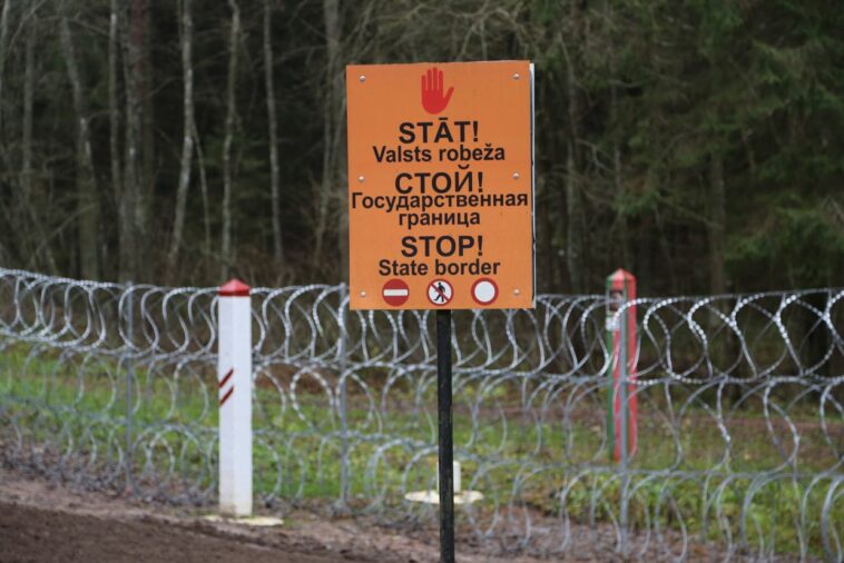 Letonia comienza a cavar una zanja antitanque cerca de la frontera con Rusia