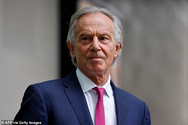 El Instituto Tony Blair dijo que los políticos deben centrarse en la infraestructura y la innovación tecnológica en lugar de fechas arbitrarias.  En la foto: el ex primer ministro británico Tony Blair.