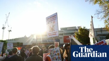 Manifestantes pro palestinos irrumpen en la conferencia laborista de Victoria antes del debate sobre la guerra entre Israel y Hamas