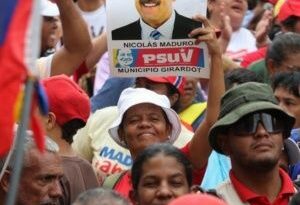Multitud apoya al presidente Maduro en el Estado Aragua venezolano