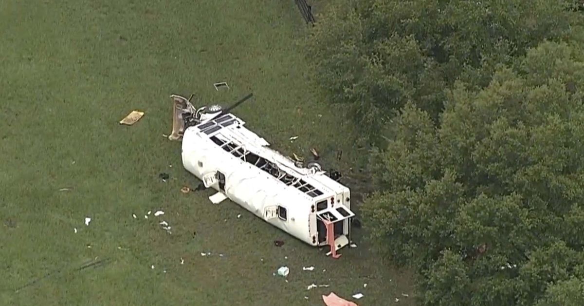 Ocho muertos al estrellarse un autobús que transportaba a trabajadores agrícolas en Florida
