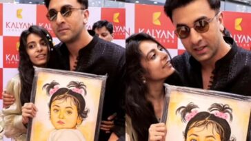 Ranbir Kapoor tiene una dulce reacción cuando le regalaron un retrato de Raha hecho por un fan.  Mirar