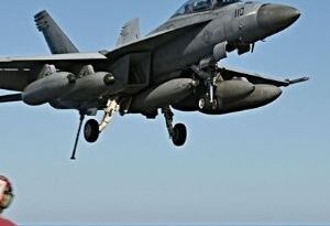 Sobrevuelo de aviones de la Armada de EE.UU. aumenta el riesgo regional: Padrino