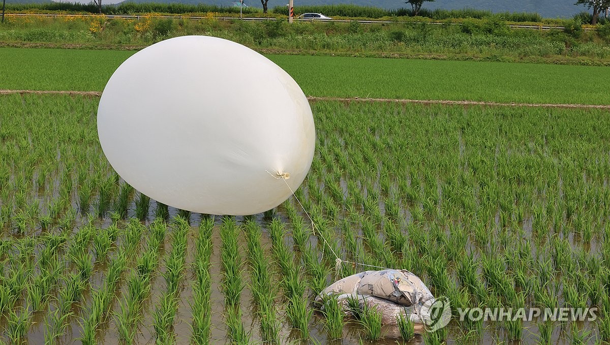 (LEAD) N. Korea sends trash-carrying balloons for 2nd straight day