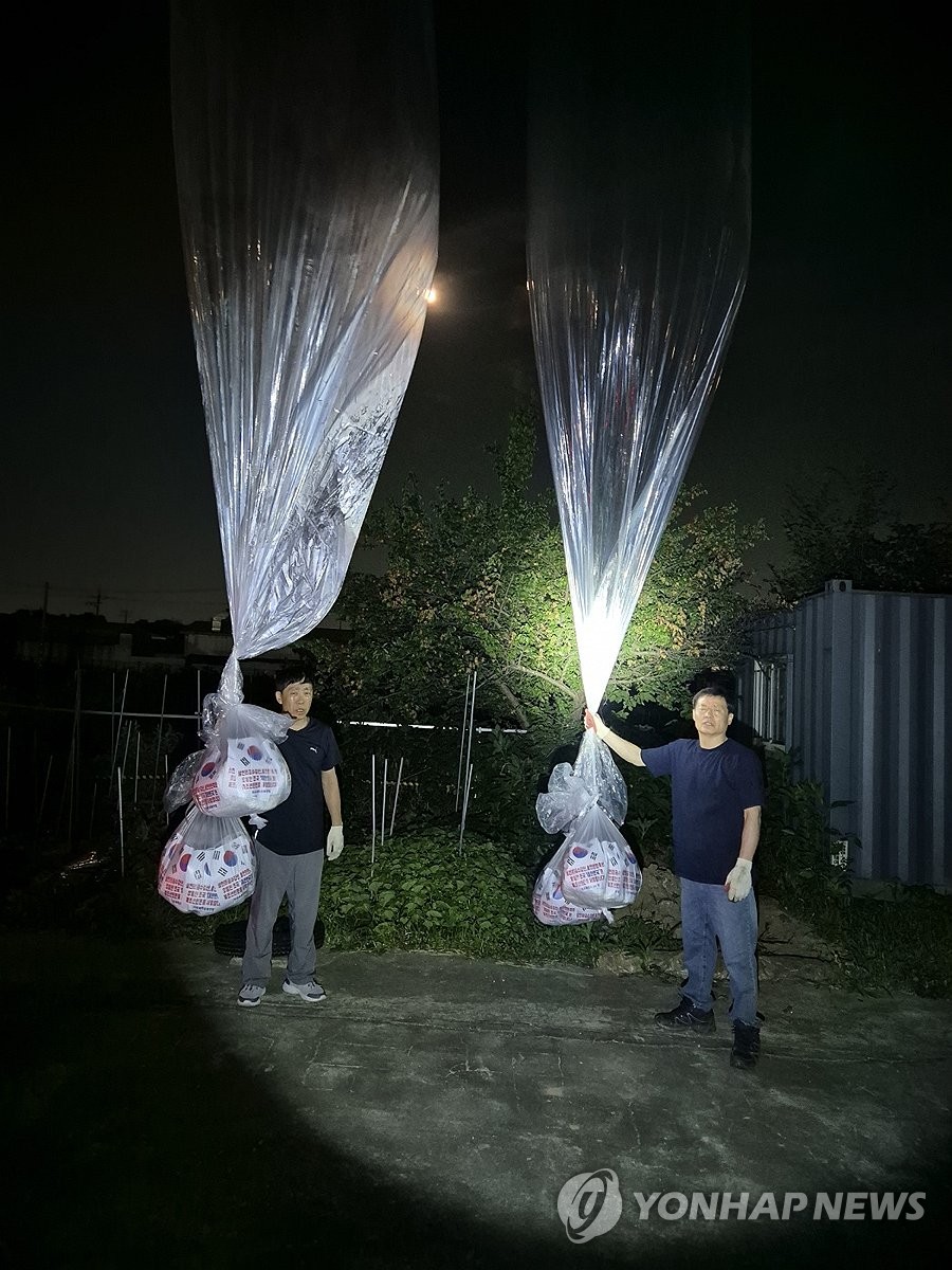 (LEAD) N. Korean leader's sister hints at launching more trash-carrying balloons