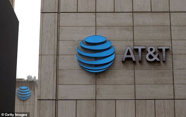 Los clientes de AT&T han informado problemas al realizar llamadas al 911 en varios estados de EE. UU.  Al menos 24 estados están experimentando problemas que comenzaron alrededor de las 12:26 p.m. ET