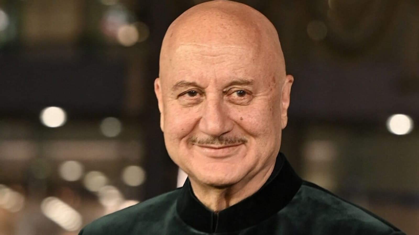 Anupam Kher denuncia robo en oficina de Mumbai, negativo de película y robo de dinero en efectivo
