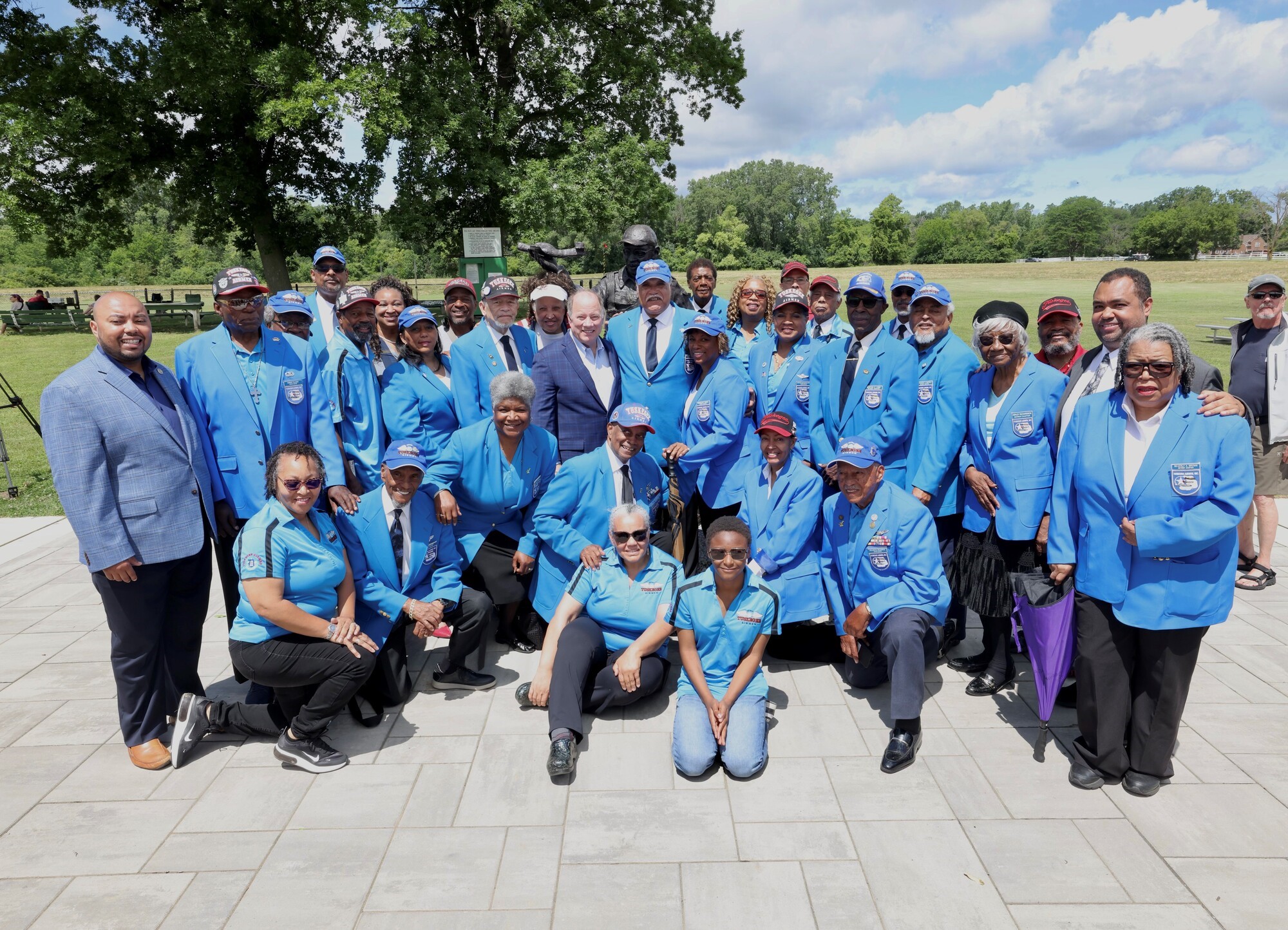  Aviador de Tuskegee honrado: la estatua y la dedicación de la plaza en Rouge Park conmemoran al héroe de guerra |  La crónica de Michigan
