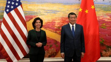 El compromiso económico de Estados Unidos en el Indo-Pacífico "no se trata de China", dice el secretario de Comercio Raimondo