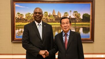 El jefe de defensa de Estados Unidos visita Camboya para impulsar los lazos con su aliado China