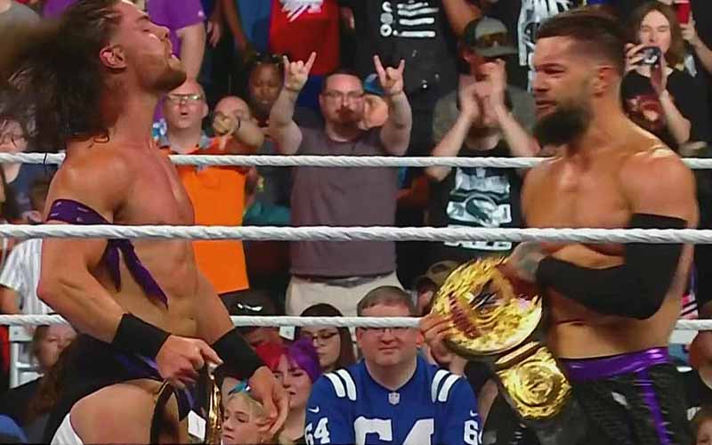 Finn Balor y JD McDonagh capturan los títulos de campeonato en parejas el 24/6 WWE RAW
