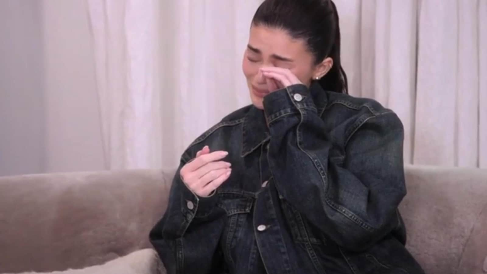 Kylie Jenner rompe a llorar por brutal trolling por parecer 'vieja': 'Es un milagro que...'
