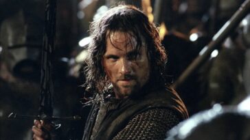 Viggo Mortensen as Aragorn with his sword Andúril ready to battle in Lord of the Rings