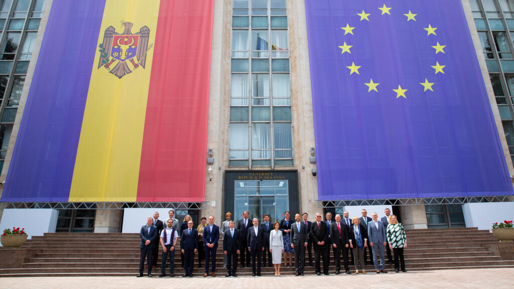 Los países de la UE acuerdan iniciar conversaciones de adhesión con Moldavia y Ucrania
