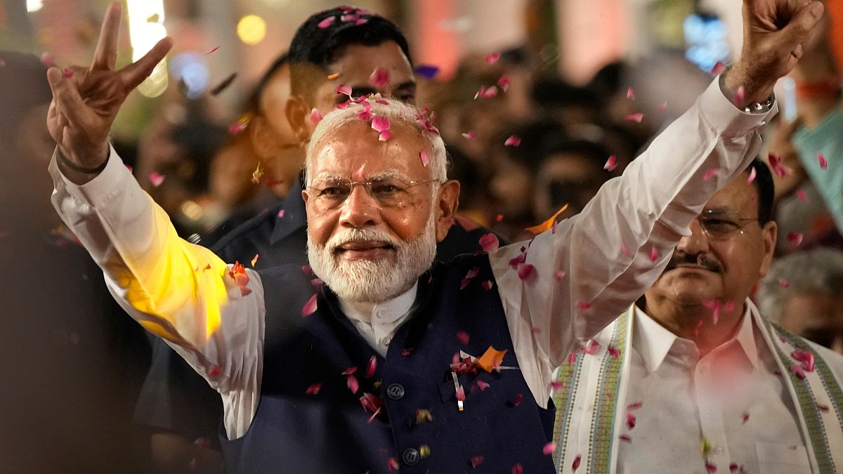 Narendra Modi de la India consigue un tercer mandato, a pesar de la caída del apoyo
