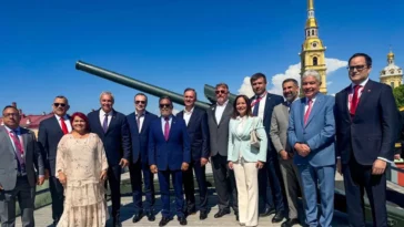 San Petersburgo recibe con honores a delegación venezolana - teleSURenglish