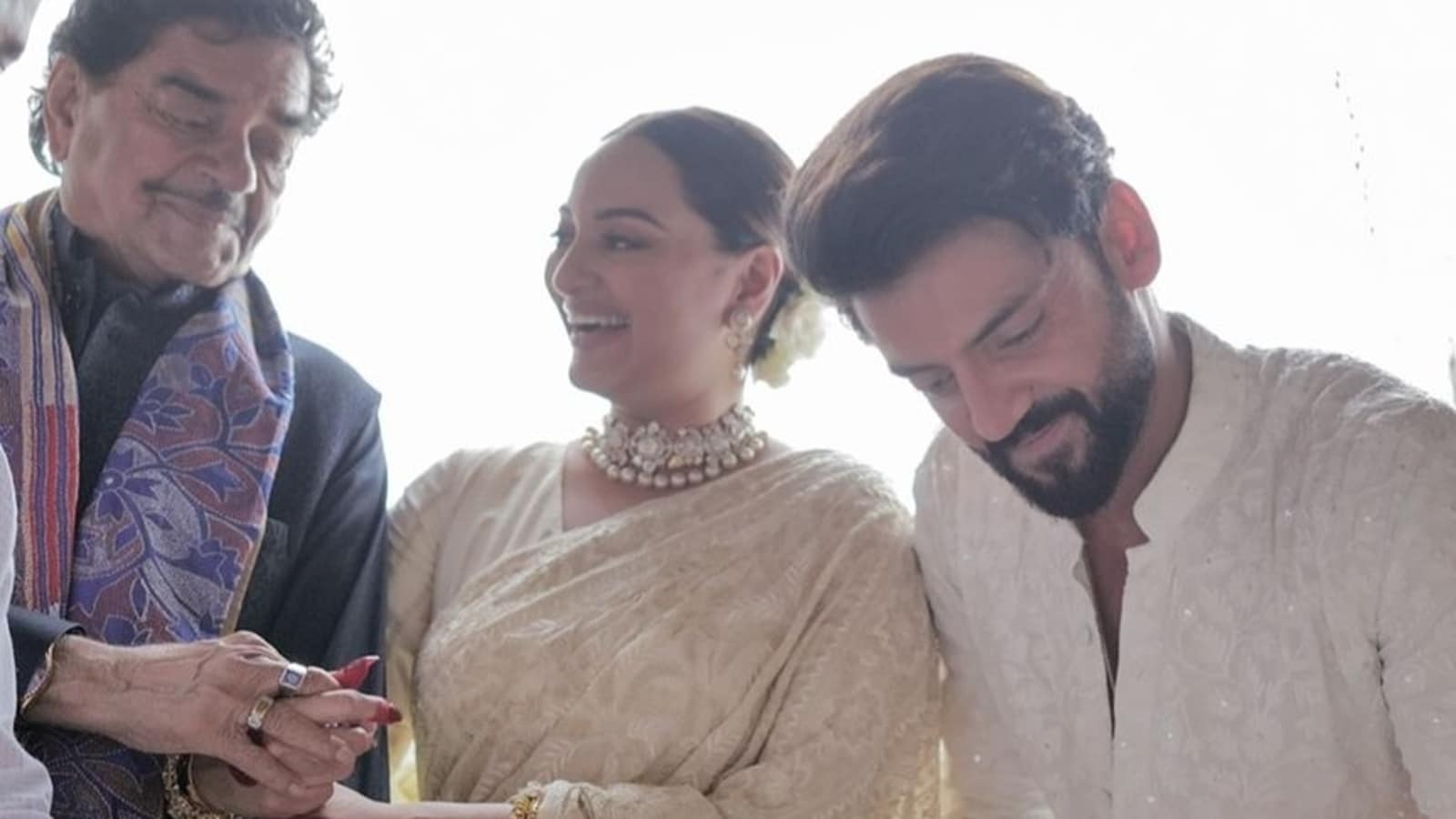 Shatrughan Sinha comparte imágenes internas y videos de Sonakshi Sinha, la 'boda del siglo' de Zaheer Iqbal
