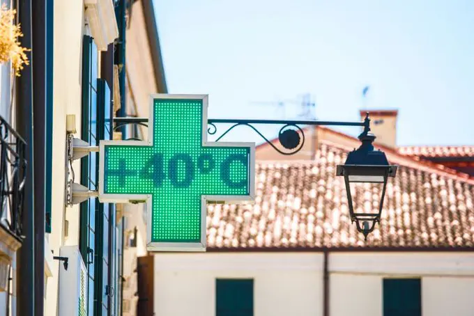 Temperaturas registradas superan los 50 grados en Roma, Italia - teleSUR
